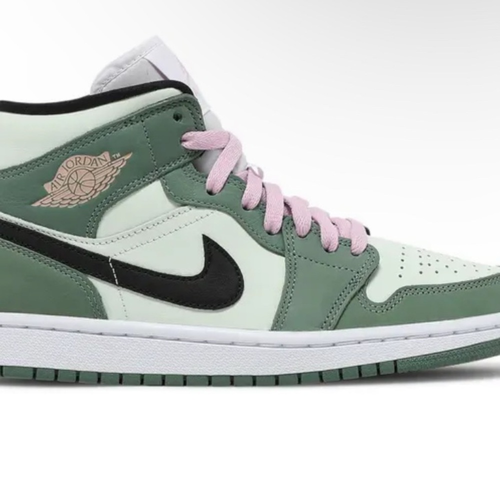 Jordan Women's Sneakers - Green and Pink (Dutch Green)